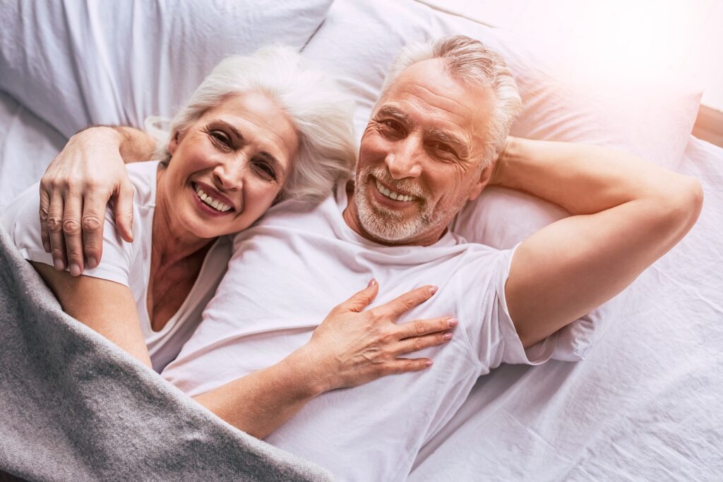 senior, couple, bed-4723737.jpg